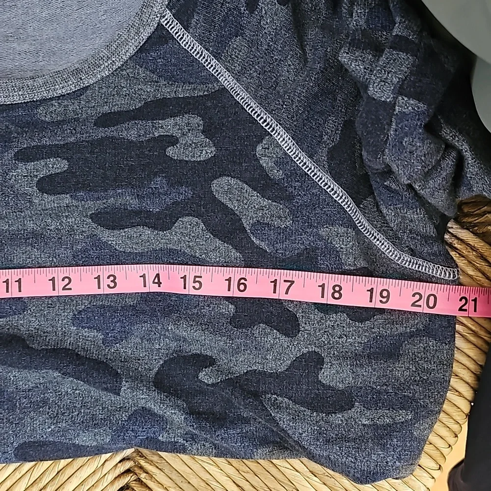 Blue camo oversized sweatshirt -fits 6-8 - Picture 5 of 5